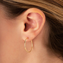 Load image into Gallery viewer, Ben Garelick Classic Gold 3/4 Inch Hoop Earrings
