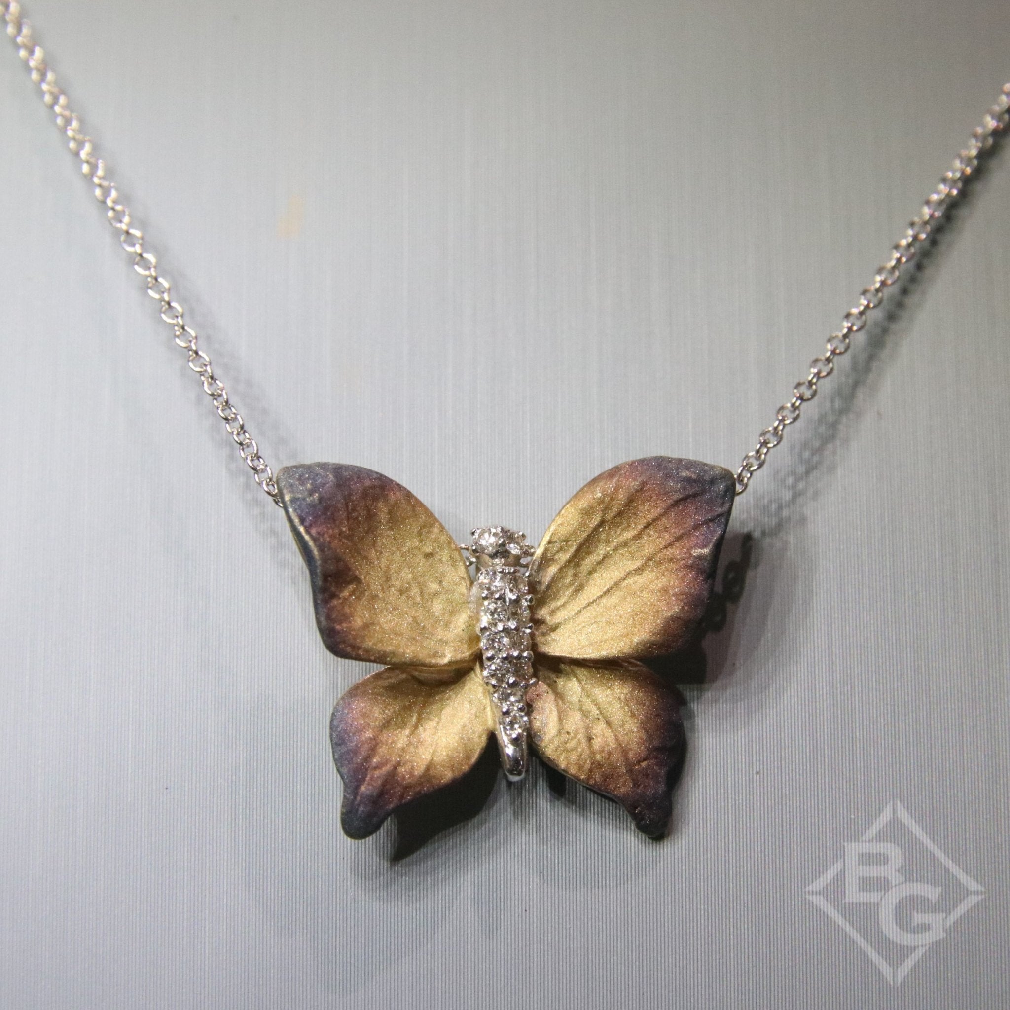 QYI 100% 18K Gold Natural Pearl Diamond Butterfly Pendant Necklace